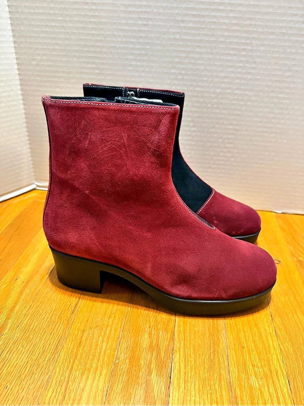 Lazo Siren Ankle Boots Red & Black Suede US 11.5 Women/ 10 Men. New in Box w/ ac